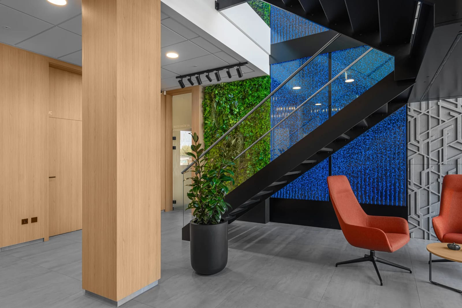 Interiéry pro designérské studio TOKA — Kanceláře EVT Stavby ve Svitavách, foto 3