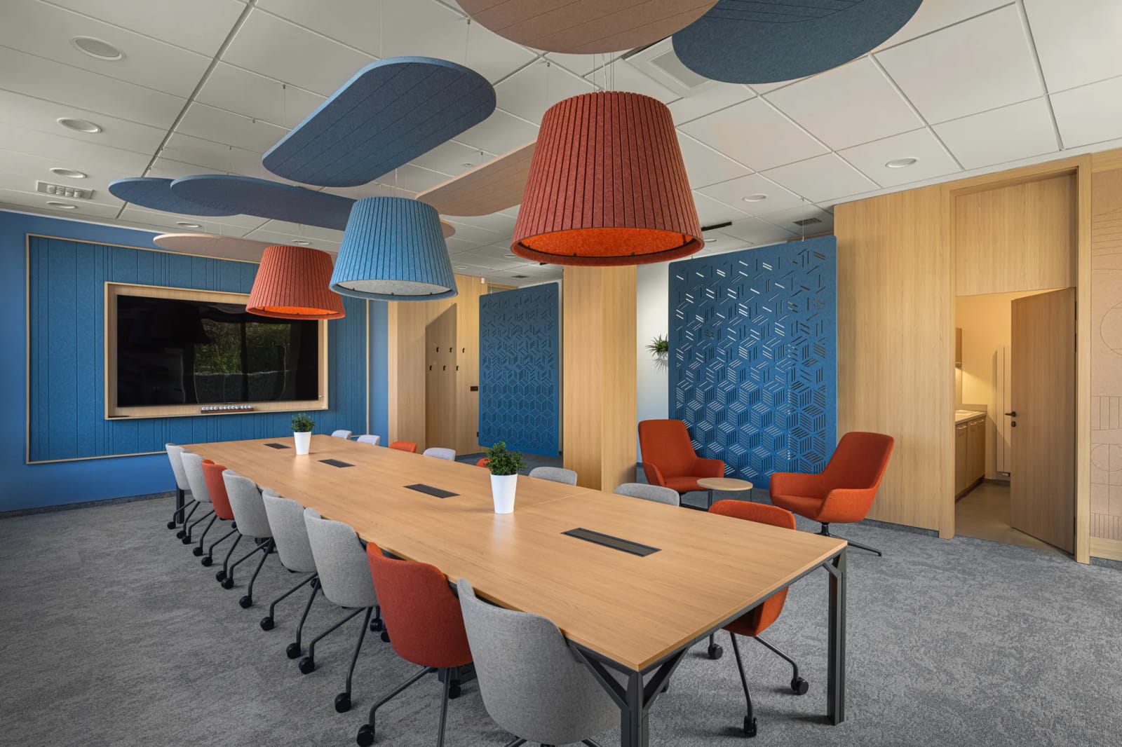 Interiéry pro designérské studio TOKA — Kanceláře EVT Stavby ve Svitavách, foto 7