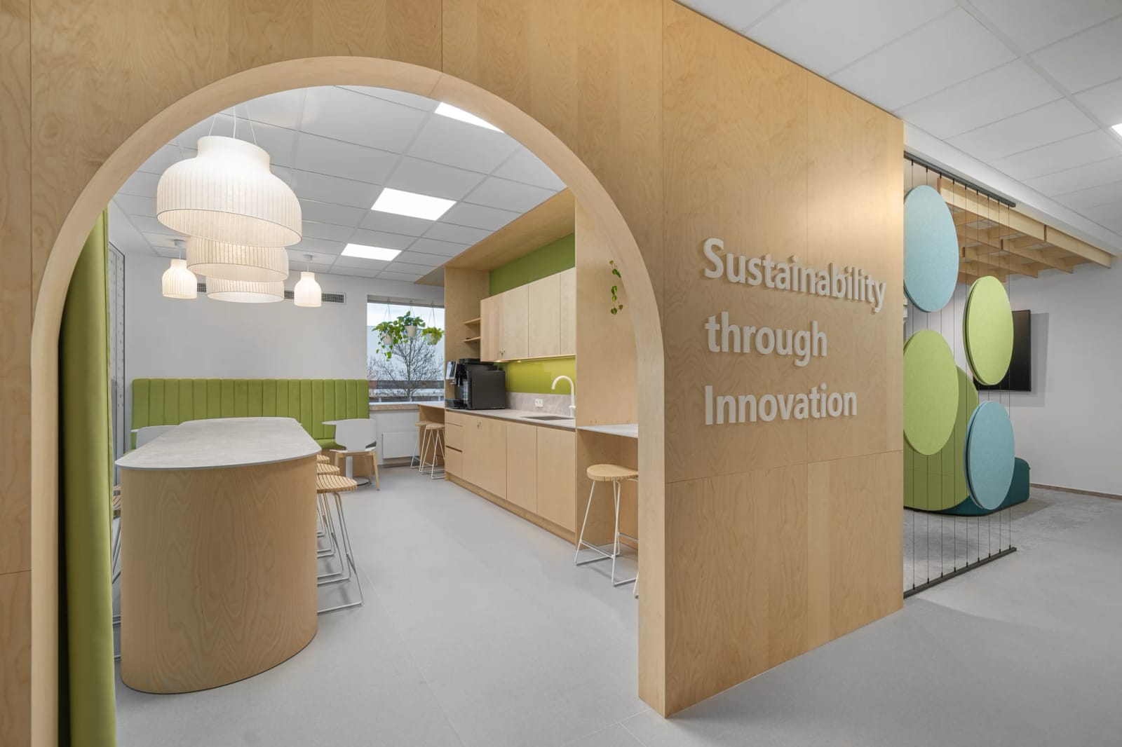 Interiéry pro designérské studio TOKA — Zasedací místnosti a kávový kout ve Wistronu, foto 8