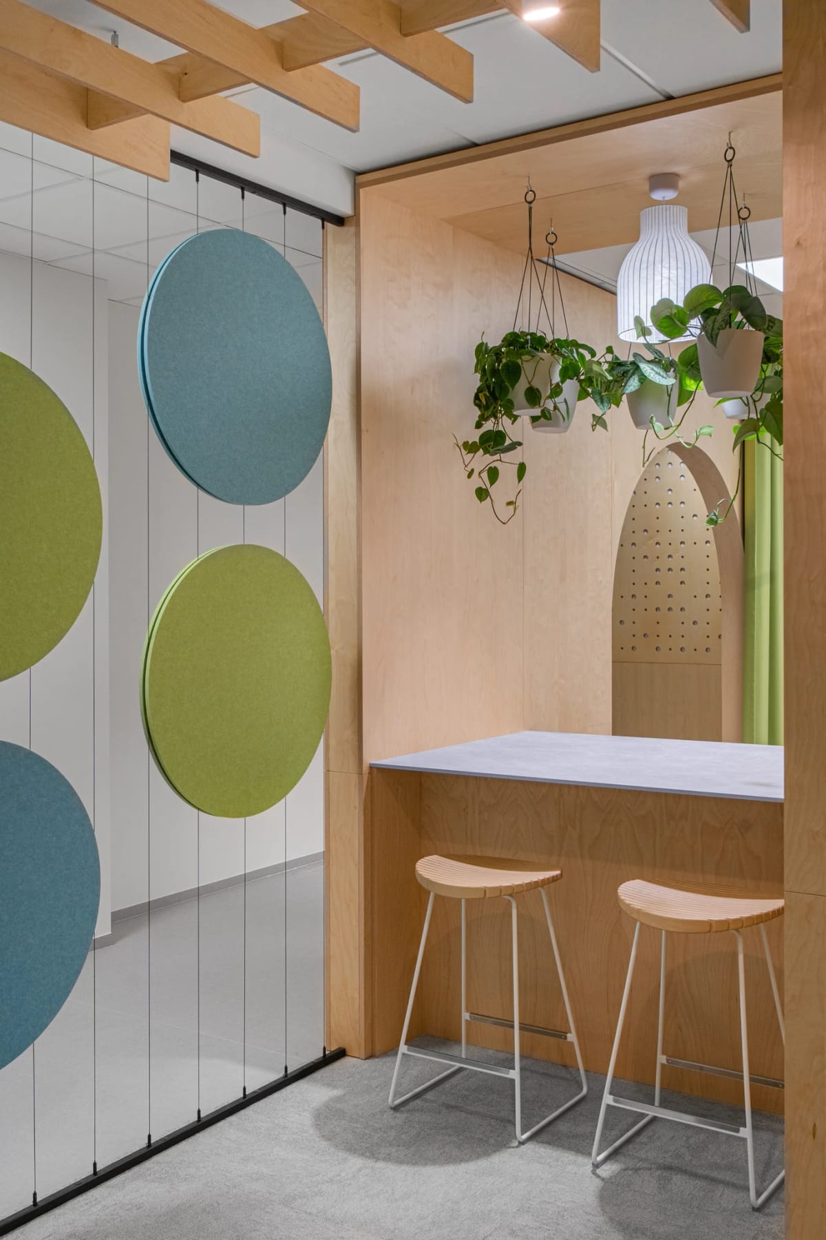 Interiéry pro designérské studio TOKA — Zasedací místnosti a kávový kout ve Wistronu, foto 12