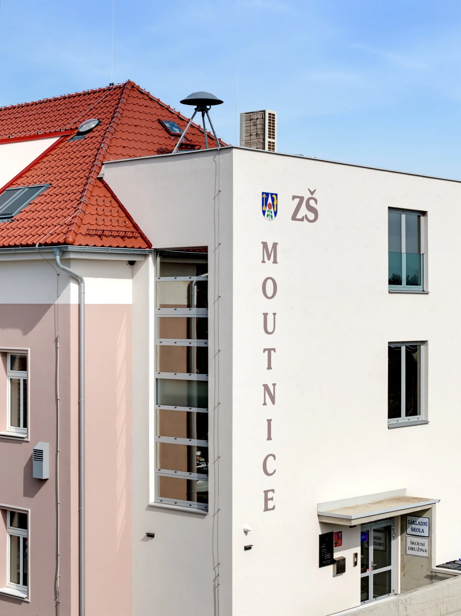 Reference staveb pro projekční kancelář FRAZPET — Nástavba a přístavba ZŠ a MŠ Moutnice, photo 7