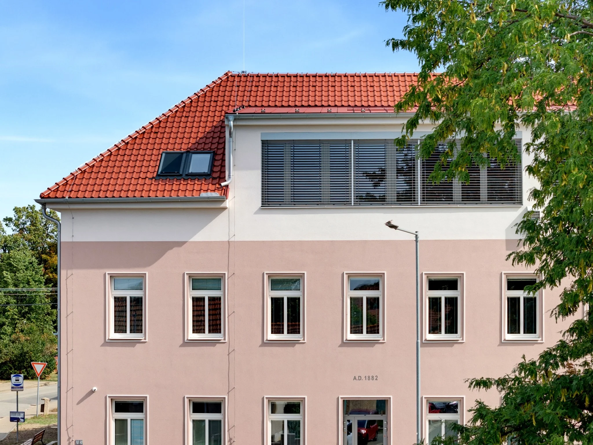 Reference staveb pro projekční kancelář FRAZPET — Nástavba a přístavba ZŠ a MŠ Moutnice, photo 8