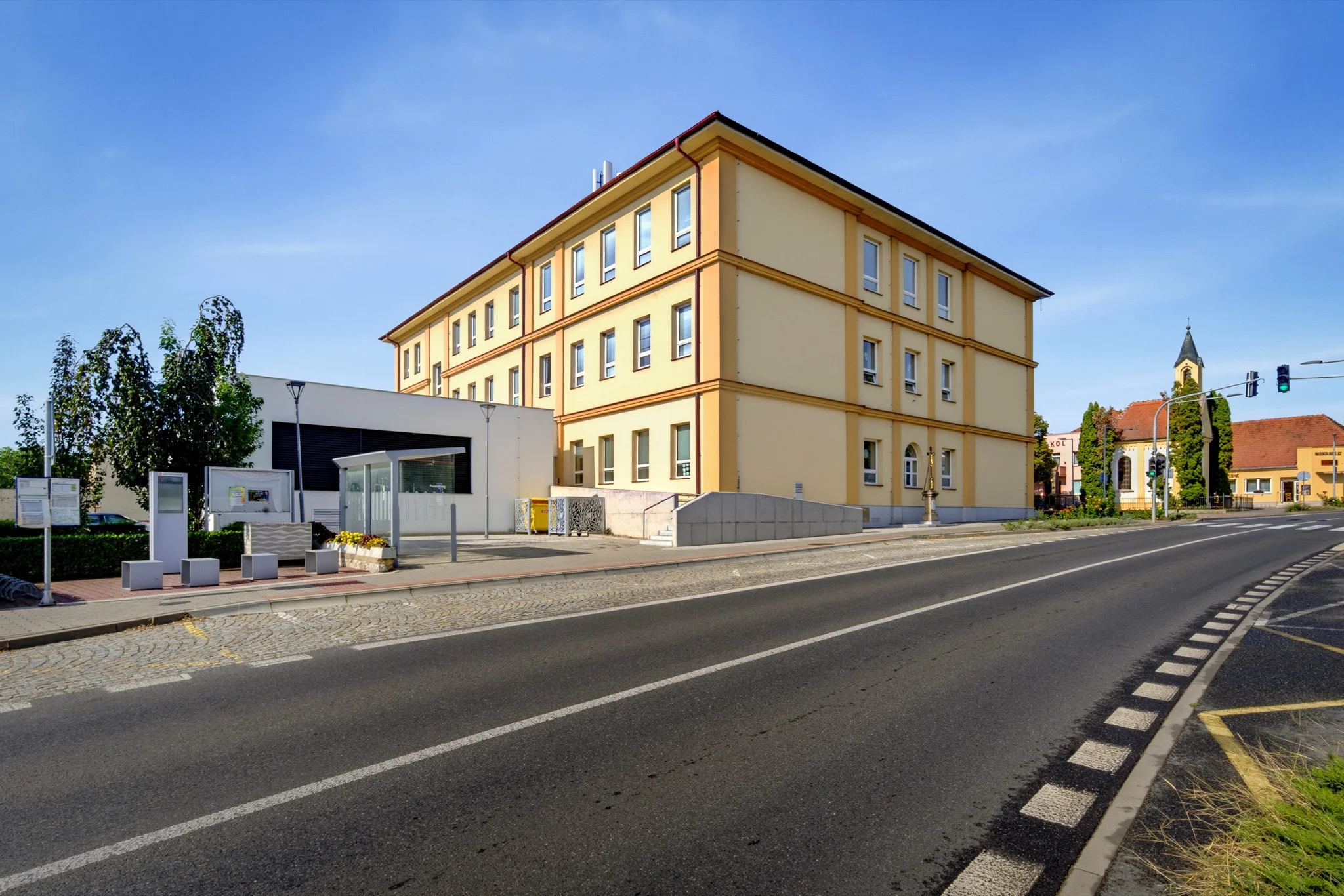 Reference staveb pro projekční kancelář FRAZPET — Přístavba ZŠ Sokolnice, photo 1