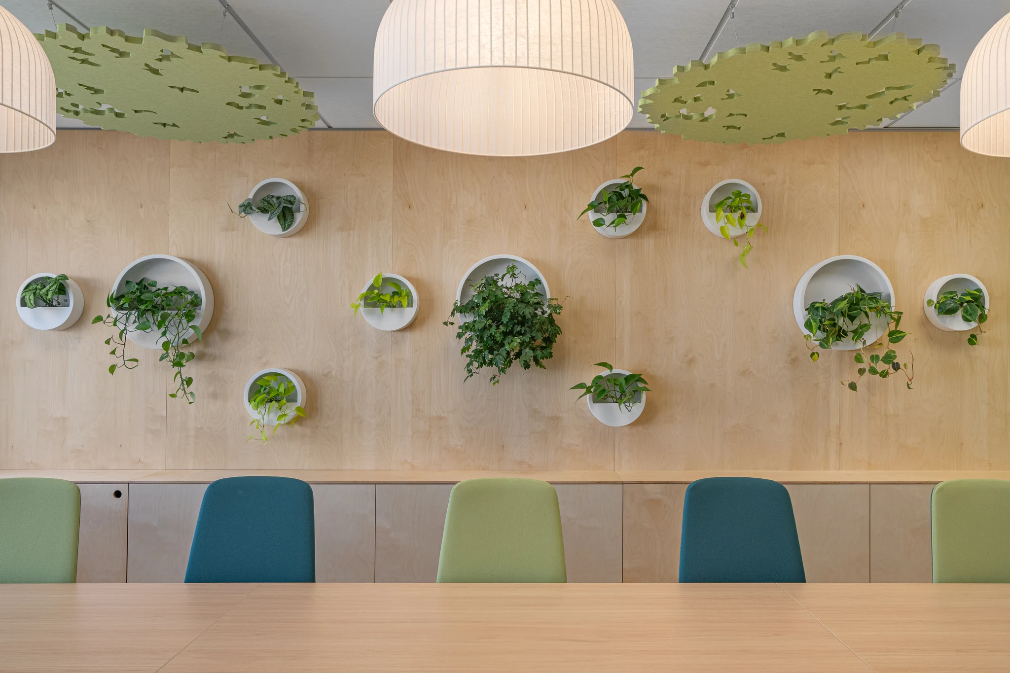 Interiéry pro designérské studio TOKA — Zasedací místnosti a kávový kout ve Wistronu, foto 5