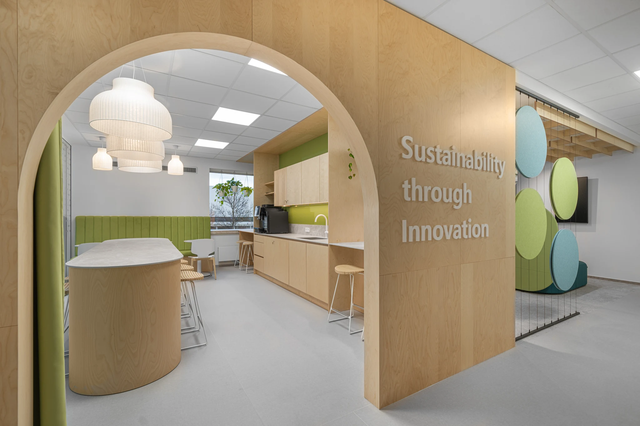 Interiéry pro designérské studio TOKA — Zasedací místnosti a kávový kout ve Wistronu, foto 8