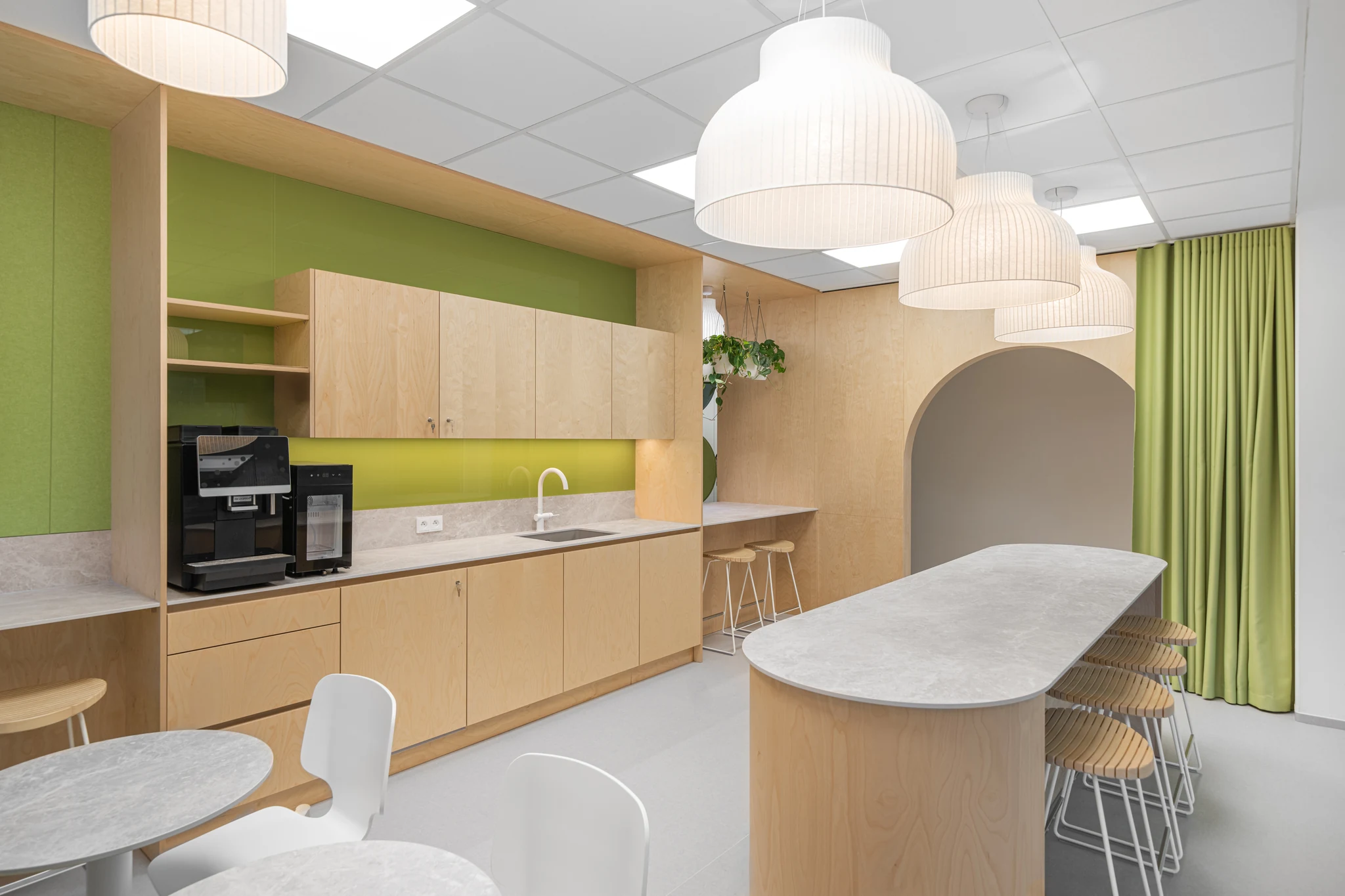 Interiéry pro designérské studio TOKA — Zasedací místnosti a kávový kout ve Wistronu, foto 9
