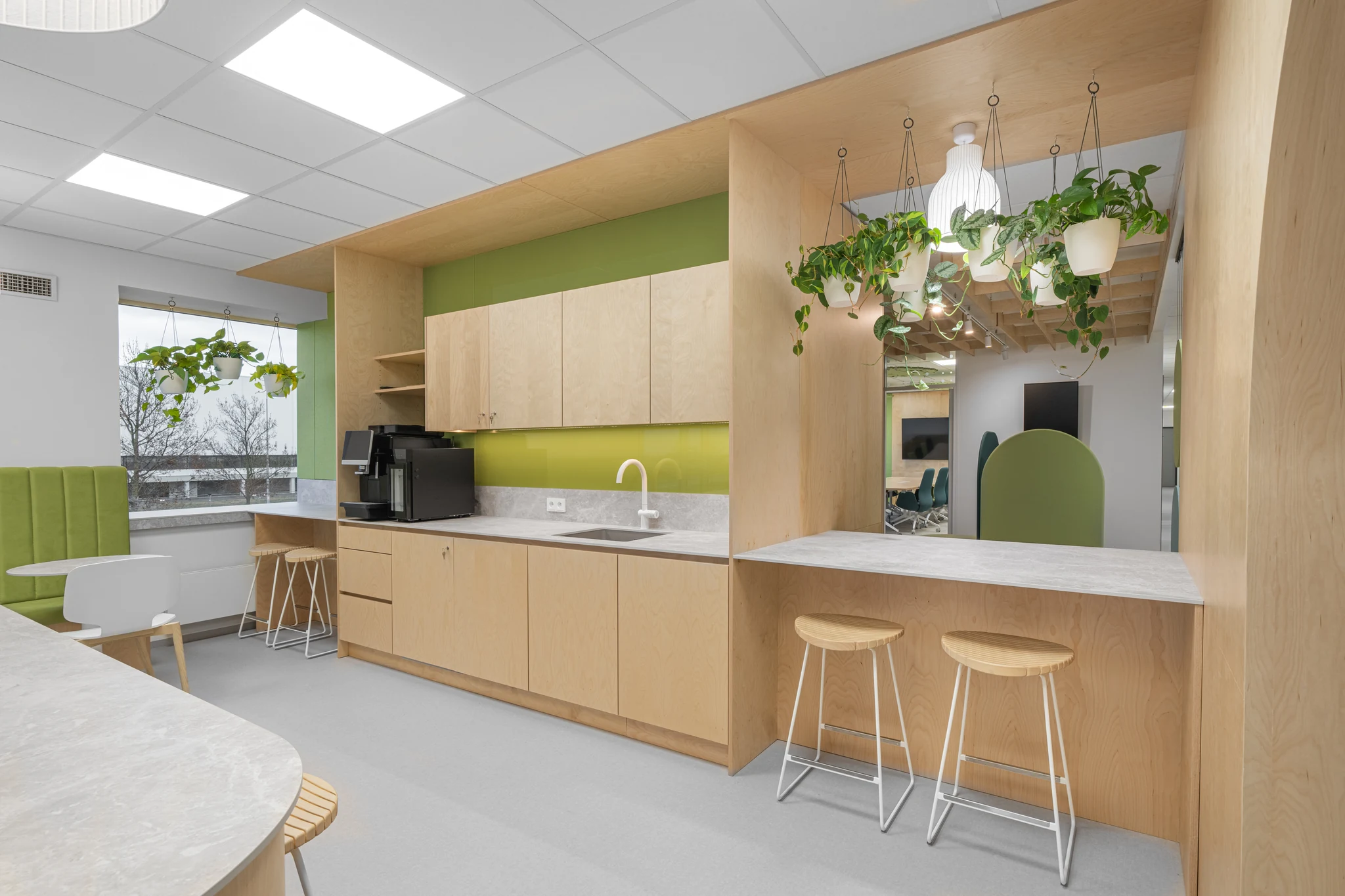 Interiéry pro designérské studio TOKA — Zasedací místnosti a kávový kout ve Wistronu, foto 10