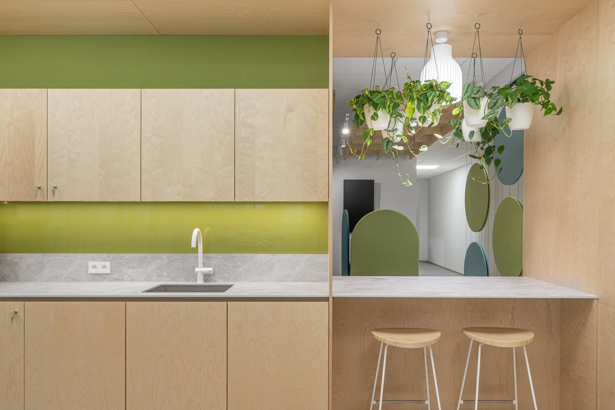 Interiéry pro designérské studio TOKA — Zasedací místnosti a kávový kout ve Wistronu, foto 11